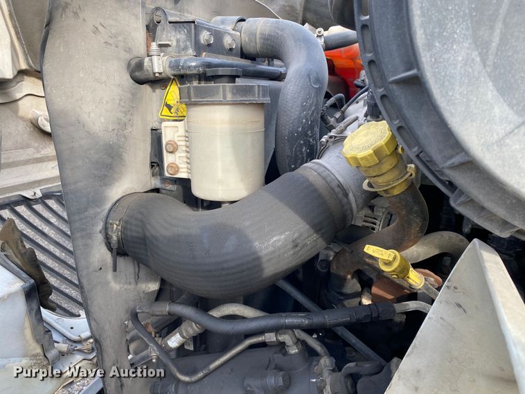 image for item JW9222 2013 International 8600  semi truck