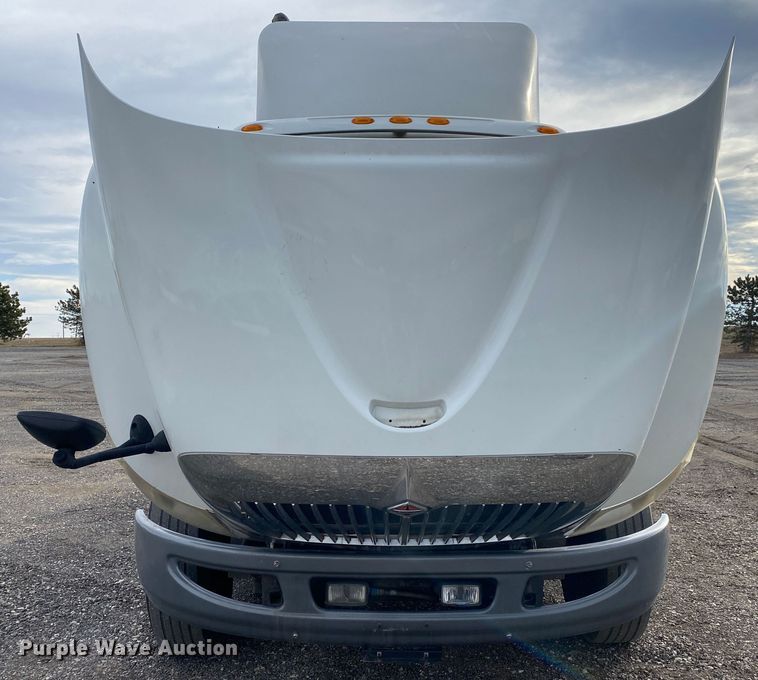 image for item JW9222 2013 International 8600  semi truck