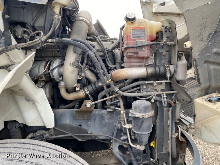 image for item JW9222 2013 International 8600  semi truck