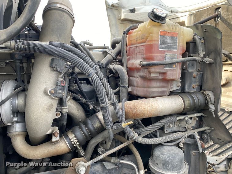 image for item JW9222 2013 International 8600  semi truck