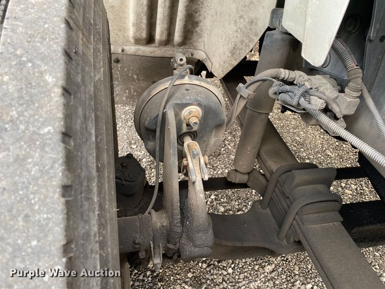 image for item JW9222 2013 International 8600  semi truck