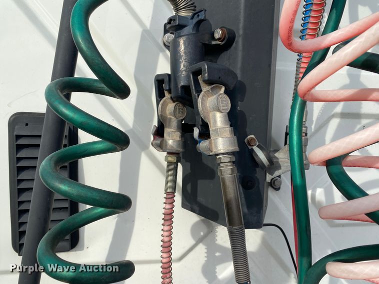 image for item JW9222 2013 International 8600  semi truck