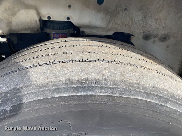 image for item JW9222 2013 International 8600  semi truck