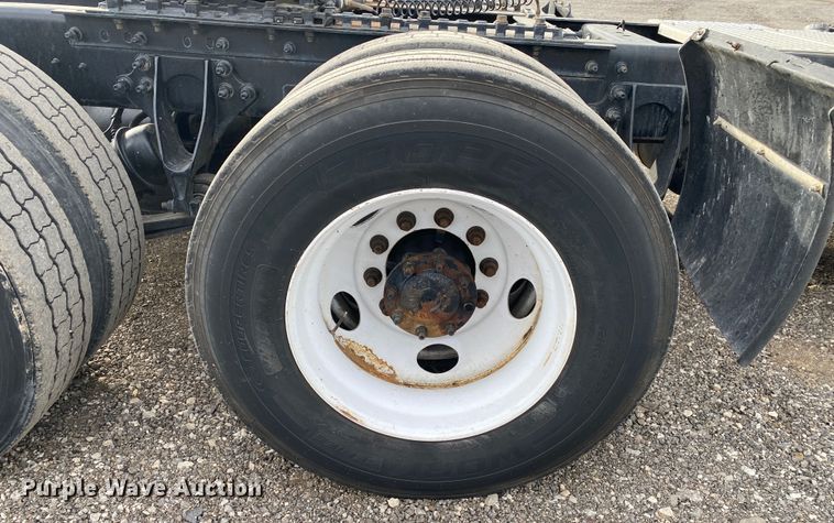 image for item JW9222 2013 International 8600  semi truck