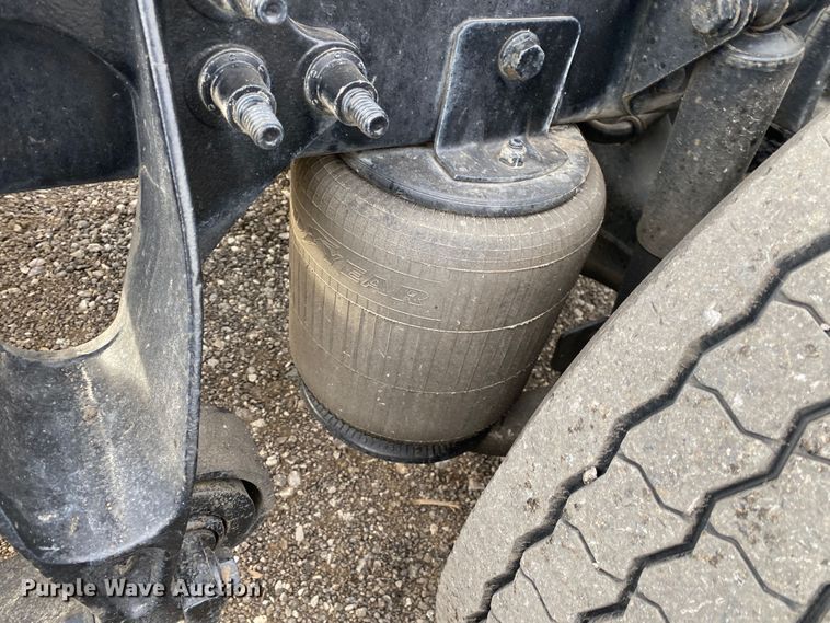 image for item JW9222 2013 International 8600  semi truck