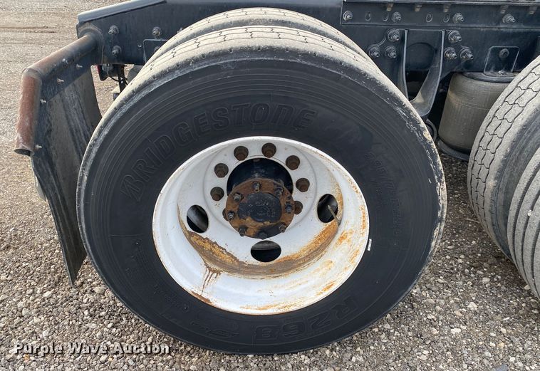 image for item JW9222 2013 International 8600  semi truck