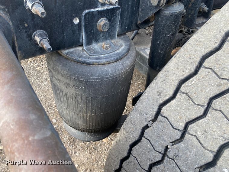 image for item JW9222 2013 International 8600  semi truck