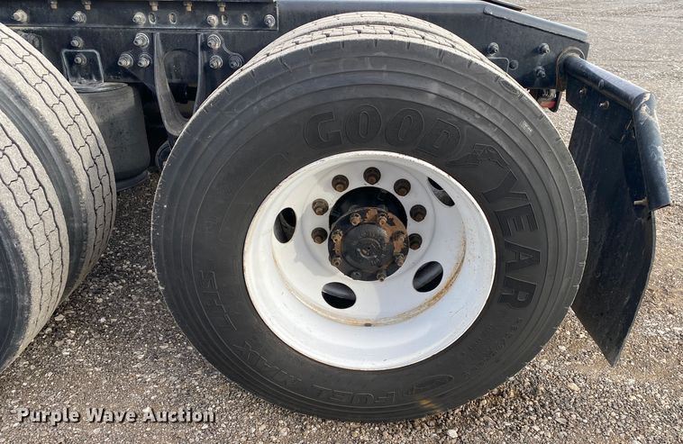 image for item JW9222 2013 International 8600  semi truck