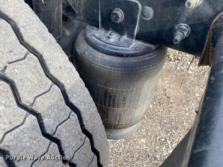 image for item JW9222 2013 International 8600  semi truck