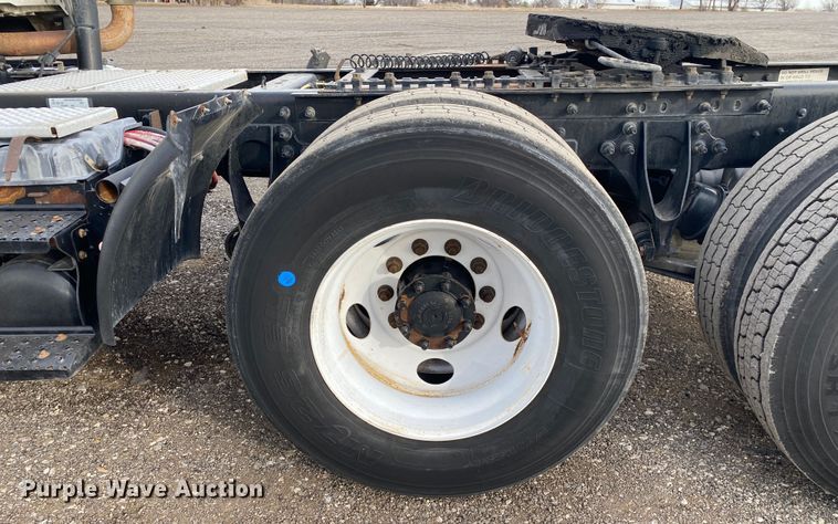 image for item JW9222 2013 International 8600  semi truck