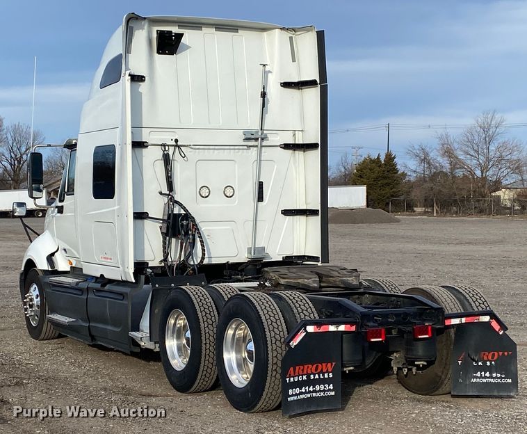 image for item JW9224 2016 International ProStar Plus  semi truck