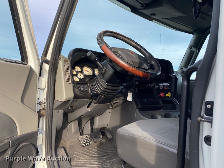 image for item JW9224 2016 International ProStar Plus  semi truck