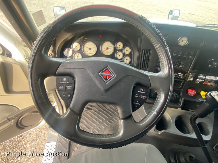 image for item JW9224 2016 International ProStar Plus  semi truck