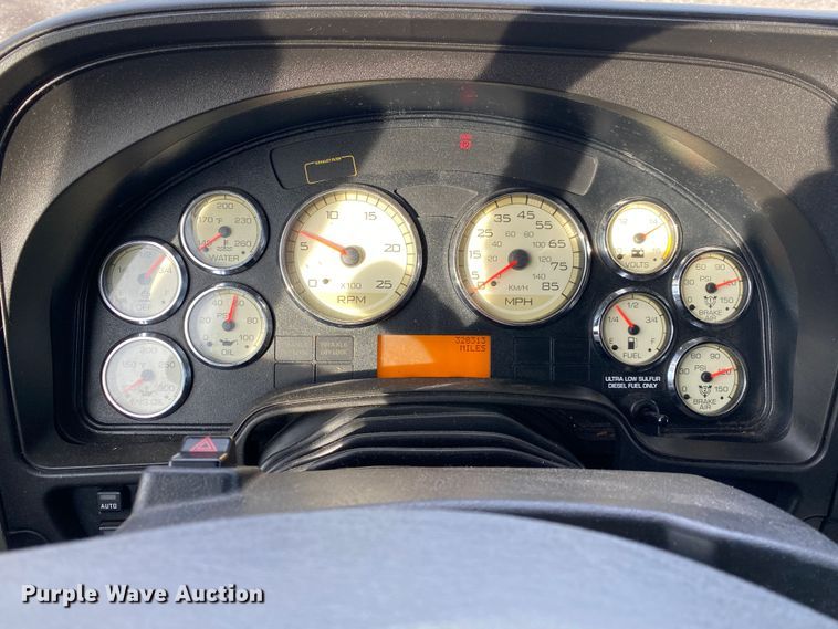 image for item JW9224 2016 International ProStar Plus  semi truck