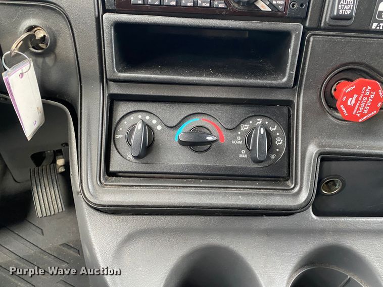 image for item JW9224 2016 International ProStar Plus  semi truck