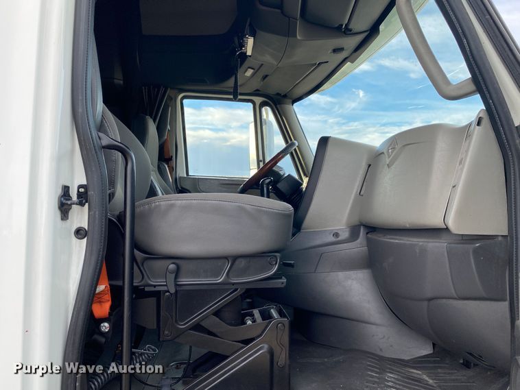 image for item JW9224 2016 International ProStar Plus  semi truck