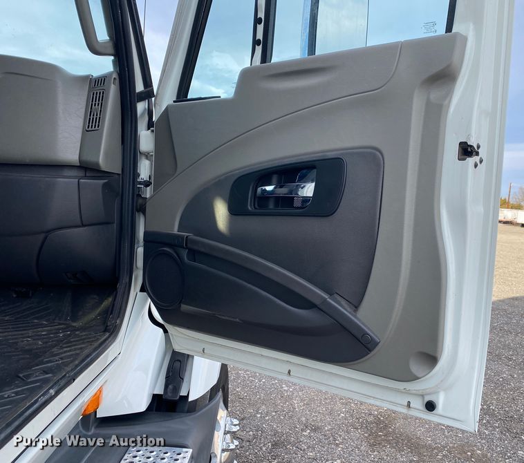 image for item JW9224 2016 International ProStar Plus  semi truck