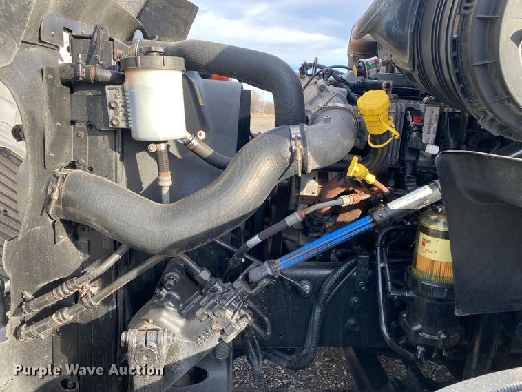 image for item JW9224 2016 International ProStar Plus  semi truck