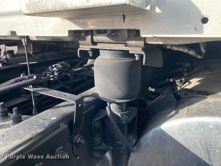 image for item JW9224 2016 International ProStar Plus  semi truck