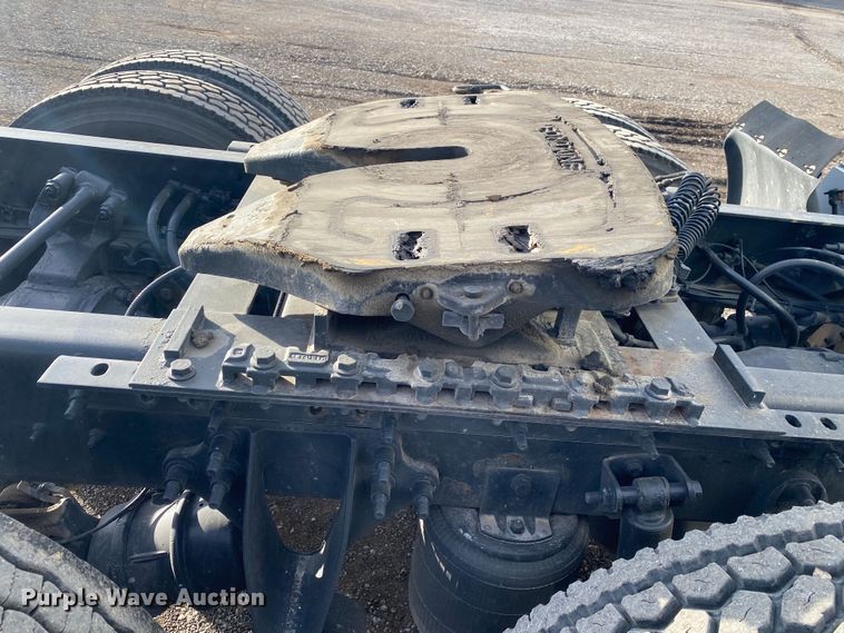 image for item JW9224 2016 International ProStar Plus  semi truck