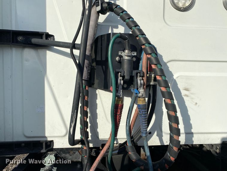 image for item JW9224 2016 International ProStar Plus  semi truck