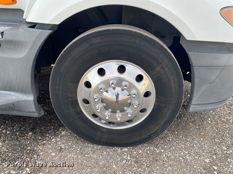 image for item JW9224 2016 International ProStar Plus  semi truck