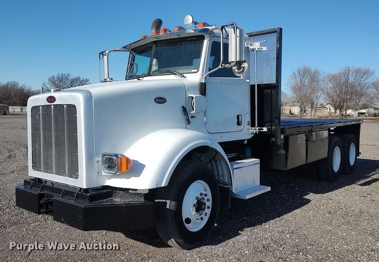 image for item JW9255 2008 Peterbilt 365  flatbed truck