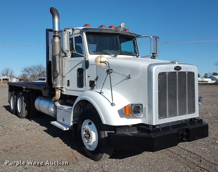 image for item JW9255 2008 Peterbilt 365  flatbed truck