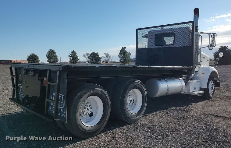 image for item JW9255 2008 Peterbilt 365  flatbed truck