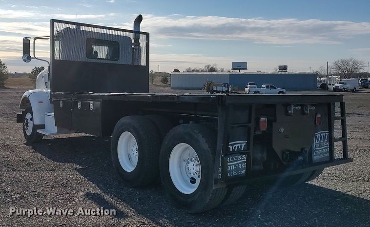 image for item JW9255 2008 Peterbilt 365  flatbed truck