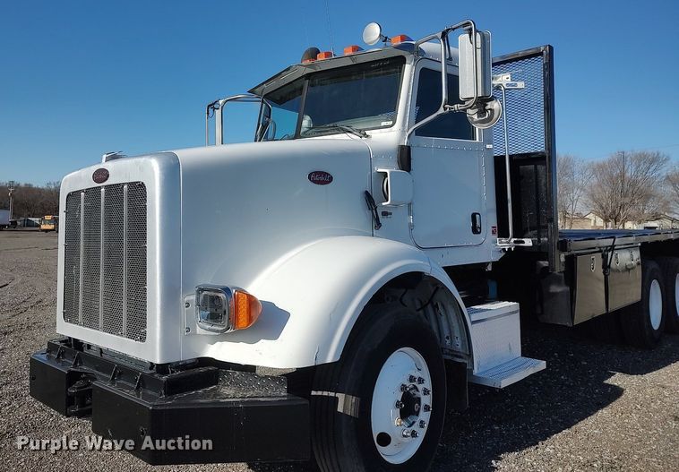 image for item JW9255 2008 Peterbilt 365  flatbed truck
