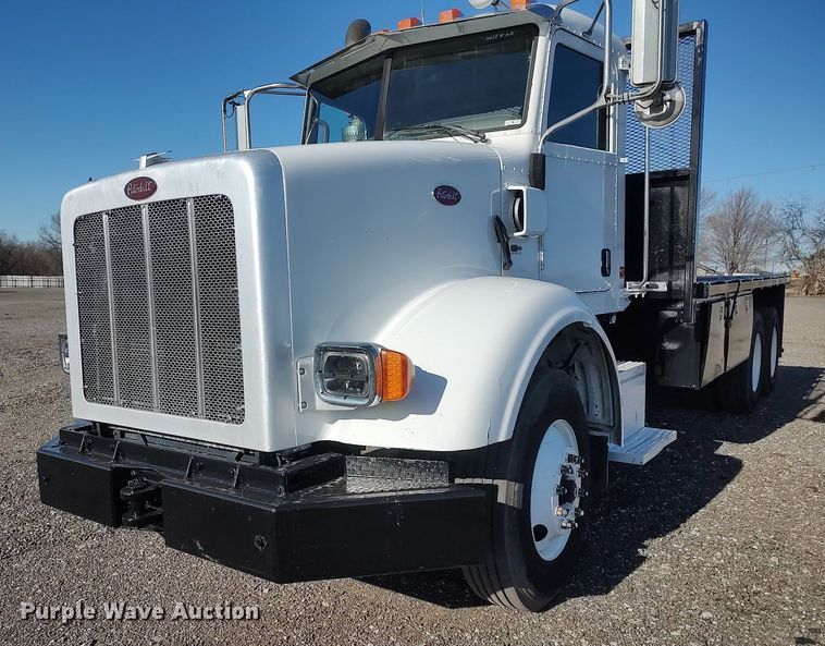 image for item JW9255 2008 Peterbilt 365  flatbed truck
