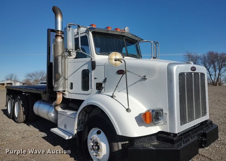image for item JW9255 2008 Peterbilt 365  flatbed truck