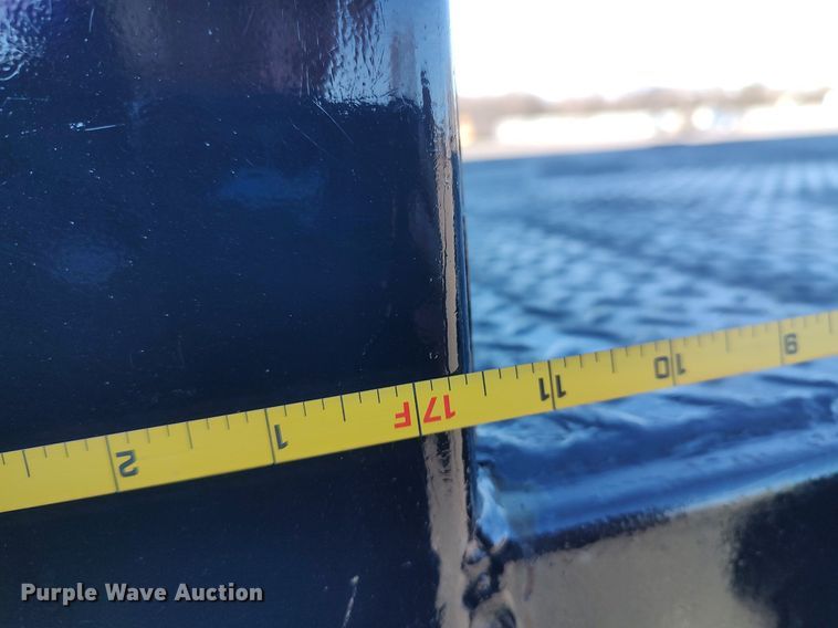 image for item JW9255 2008 Peterbilt 365  flatbed truck