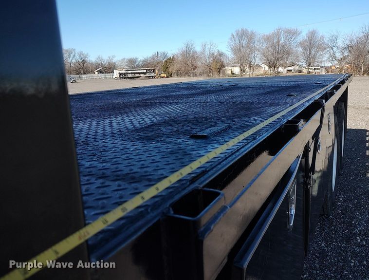 image for item JW9255 2008 Peterbilt 365  flatbed truck