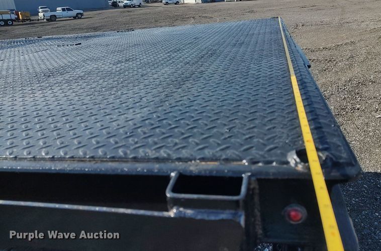 image for item JW9255 2008 Peterbilt 365  flatbed truck