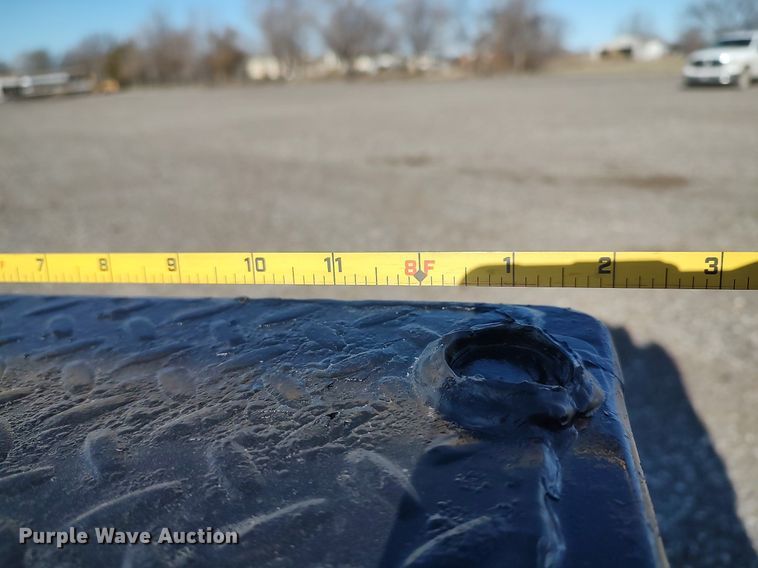 image for item JW9255 2008 Peterbilt 365  flatbed truck