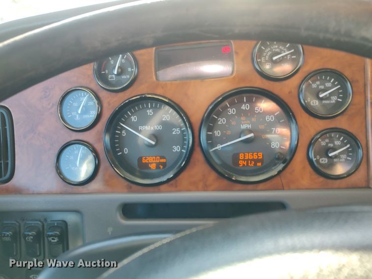 image for item JW9255 2008 Peterbilt 365  flatbed truck