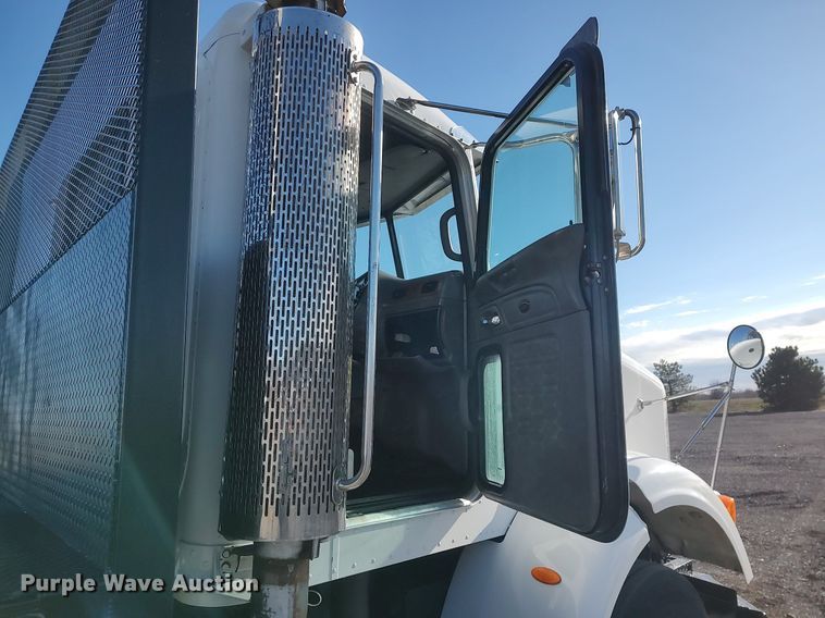 image for item JW9255 2008 Peterbilt 365  flatbed truck