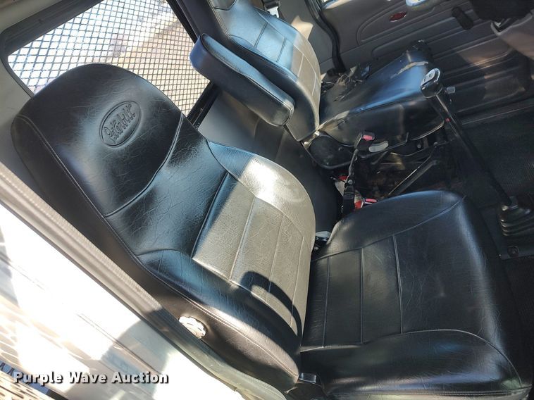 image for item JW9255 2008 Peterbilt 365  flatbed truck