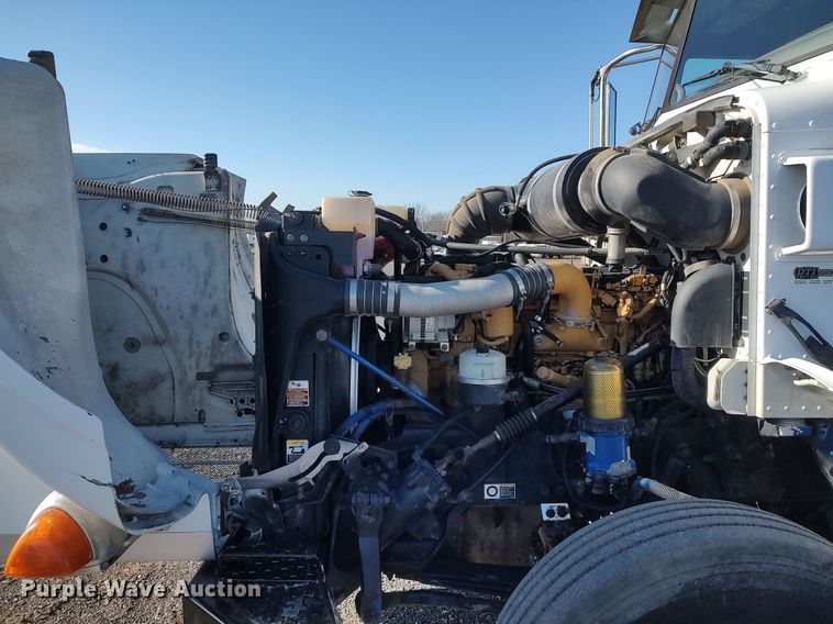 image for item JW9255 2008 Peterbilt 365  flatbed truck