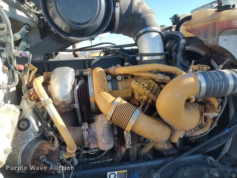 image for item JW9255 2008 Peterbilt 365  flatbed truck