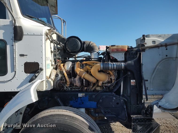 image for item JW9255 2008 Peterbilt 365  flatbed truck