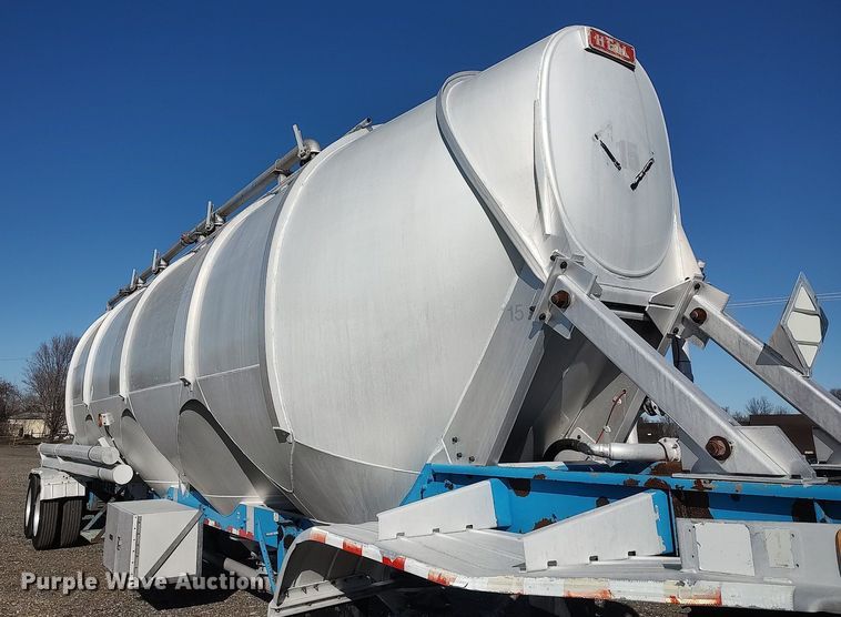 image for item JW9256 1995 Heil  pneumatic dry bulk trailer