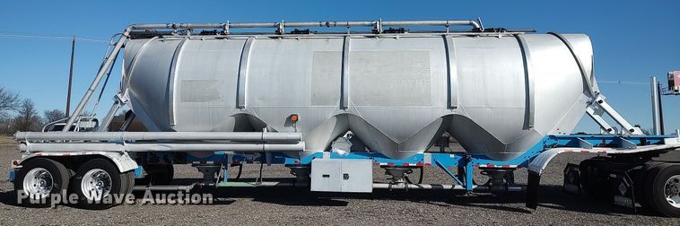image for item JW9256 1995 Heil  pneumatic dry bulk trailer