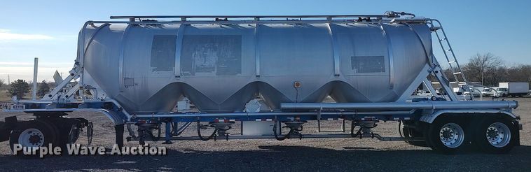image for item JW9256 1995 Heil  pneumatic dry bulk trailer