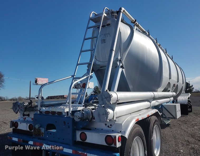 image for item JW9256 1995 Heil  pneumatic dry bulk trailer