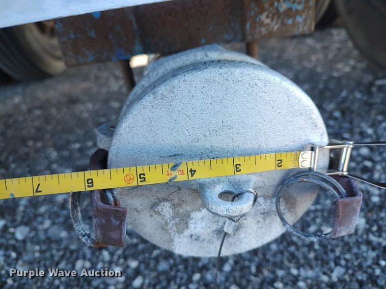 image for item JW9256 1995 Heil  pneumatic dry bulk trailer