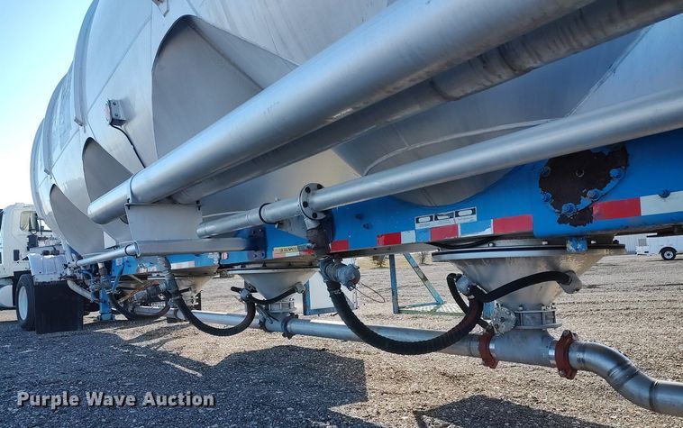 image for item JW9256 1995 Heil  pneumatic dry bulk trailer