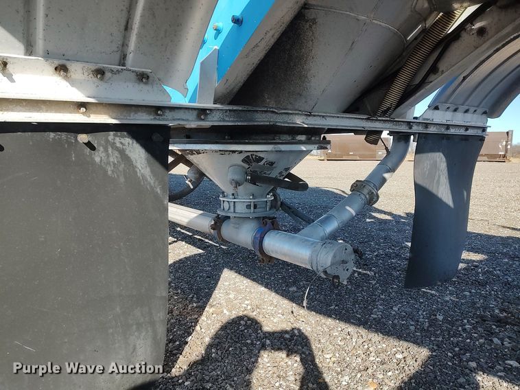 image for item JW9256 1995 Heil  pneumatic dry bulk trailer